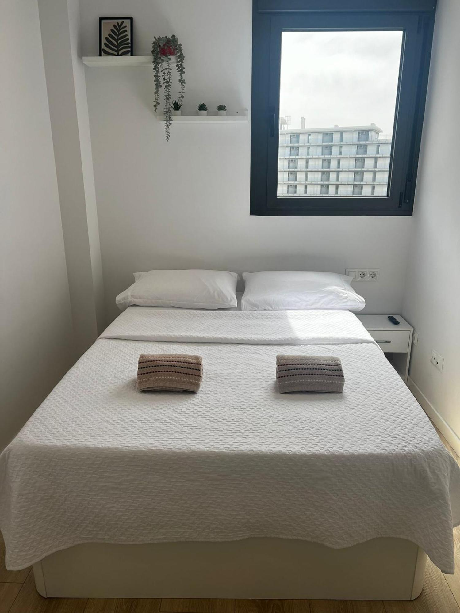 Confortable Habitacion Doble - 2 サン・アドリア・デ・ベソス エクステリア 写真